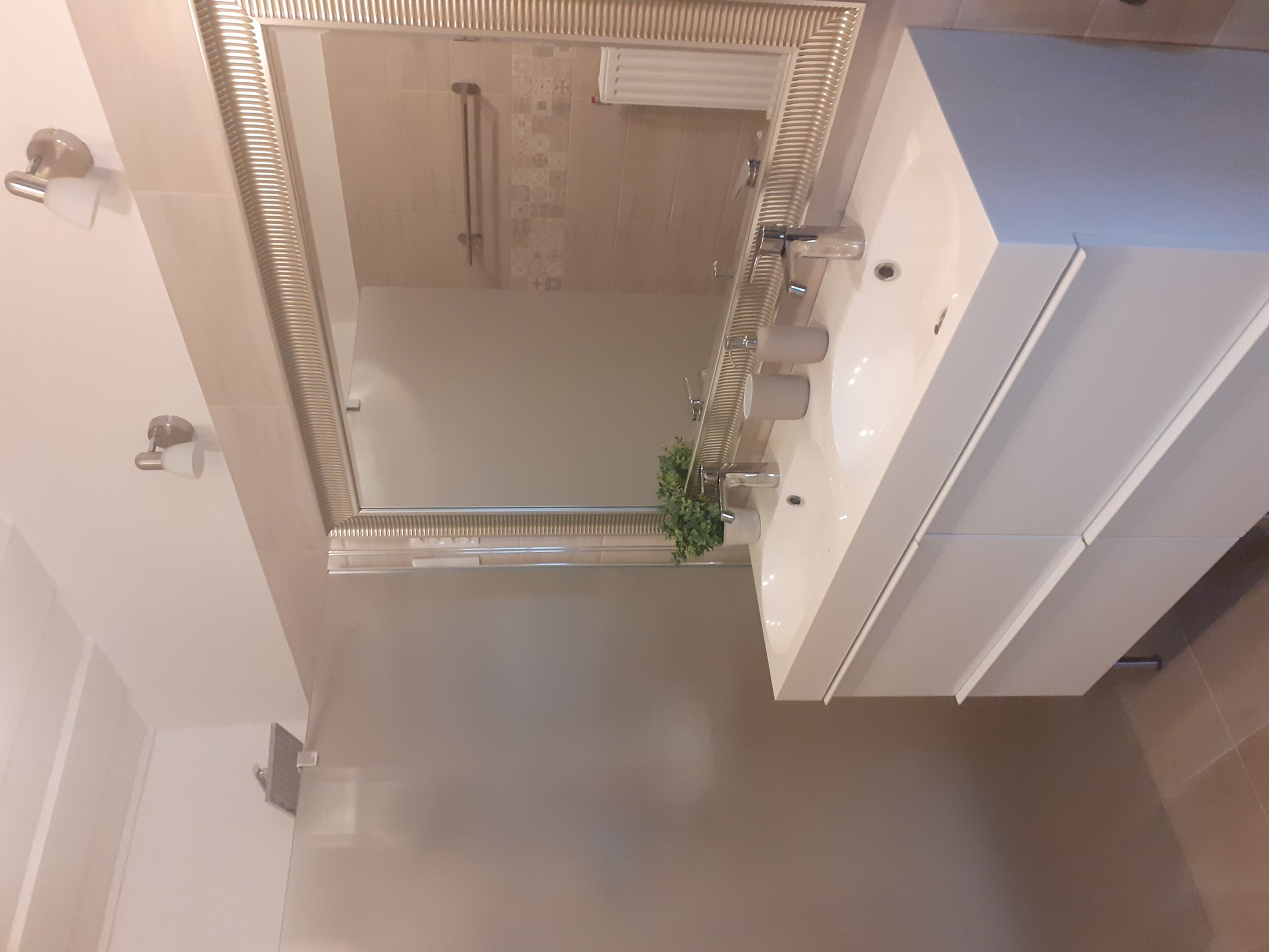 Fürdőszoba, tükör, zuhanyzó, WC